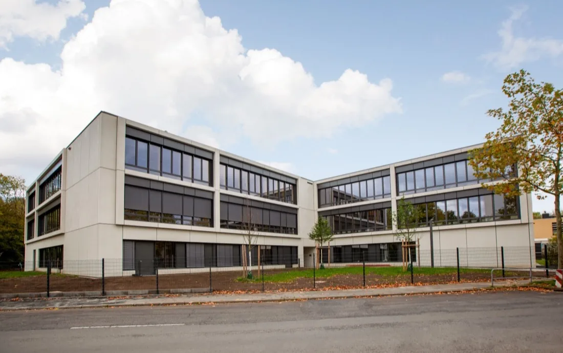 Neubau am Kolkrabenweg, Köln — präzise Linienführung, Architekturfotografie Maximilian Sydow