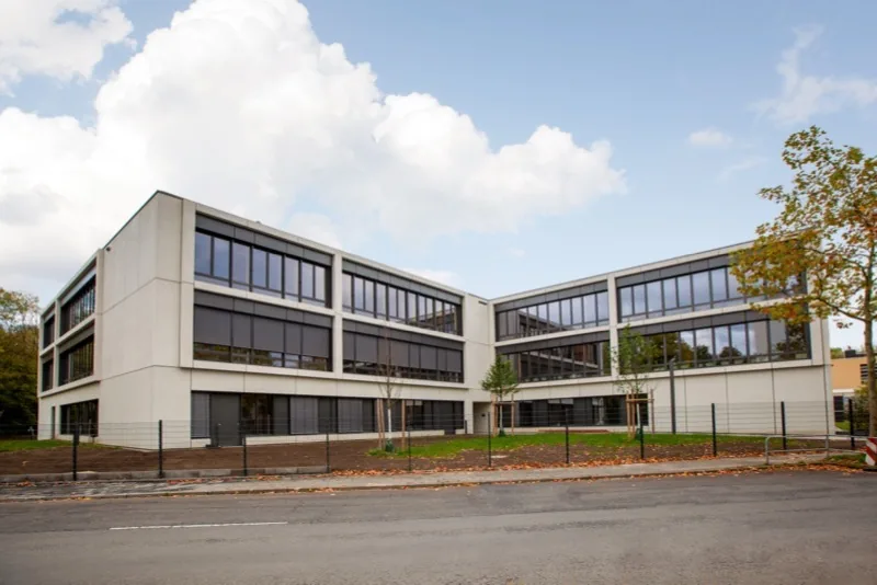 Neubau am Kolkrabenweg, Köln — präzise Linienführung, Architekturfotografie Maximilian Sydow